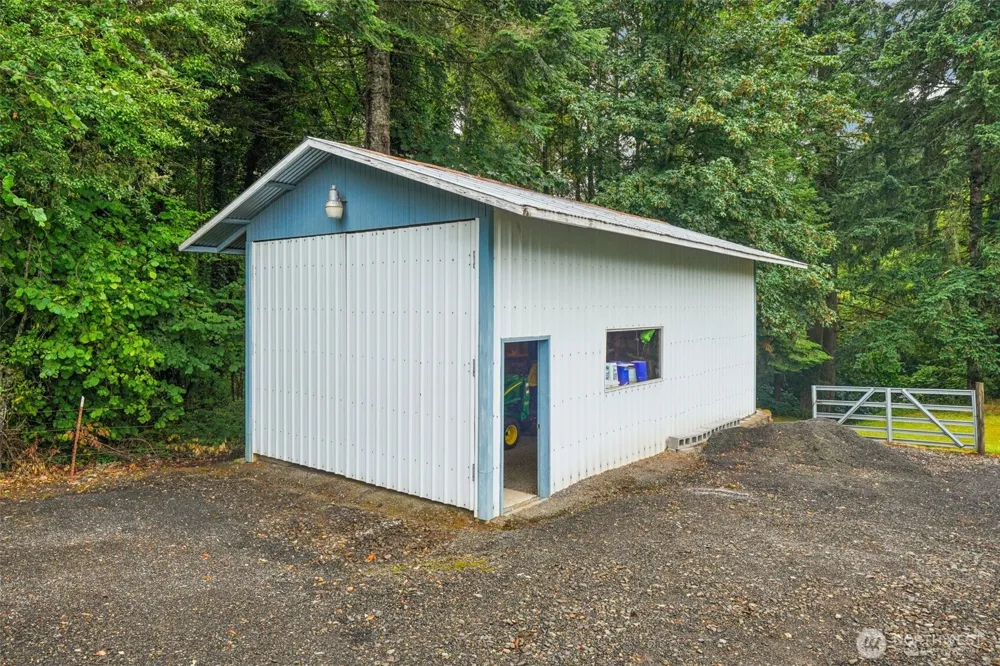 2032 W Dove Avenue La Center, WA 98629
