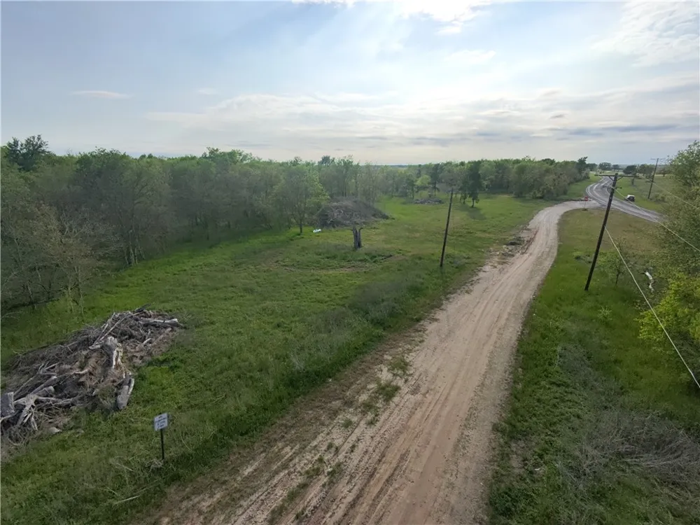 109 Cottonwood Street Calvert, TX 77837