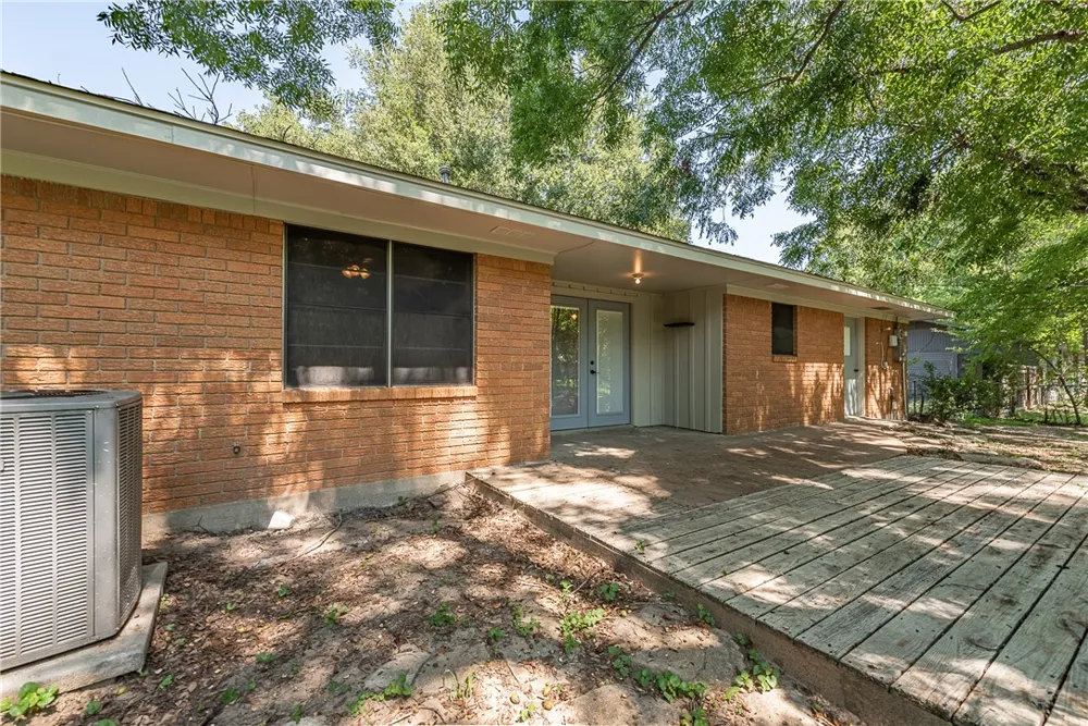 504 Redbud Street Caldwell, TX 77836