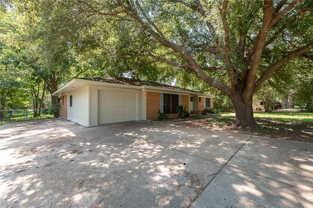 504 Redbud Street Caldwell, TX 77836