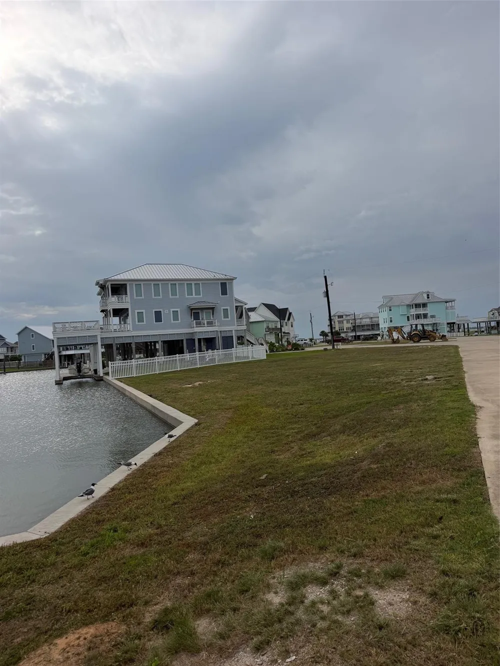 411 Neptune Circle Tiki Island, TX 77554