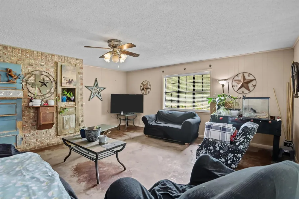 2015 Cr 2120 Crockett, TX 75835