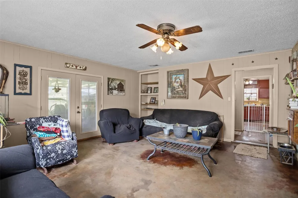 2015 Cr 2120 Crockett, TX 75835
