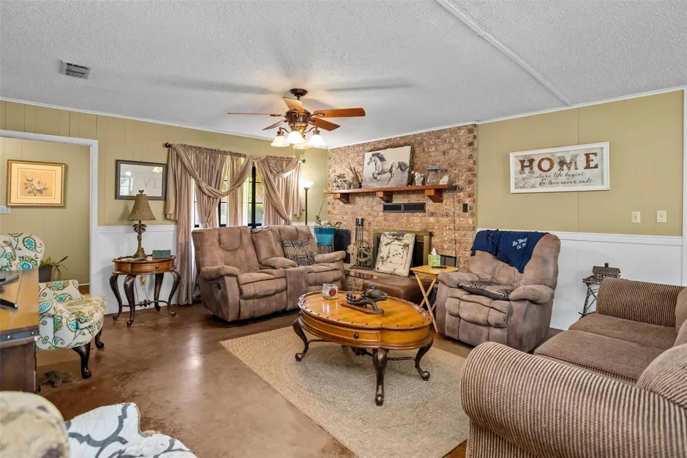 2015 Cr 2120 Crockett, TX 75835