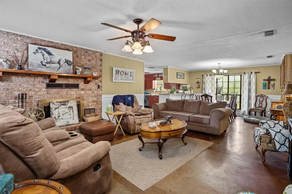 2015 Cr 2120 Crockett, TX 75835