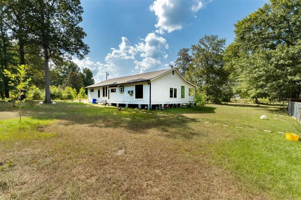 931 Trails End Drive Cleveland, TX 77328