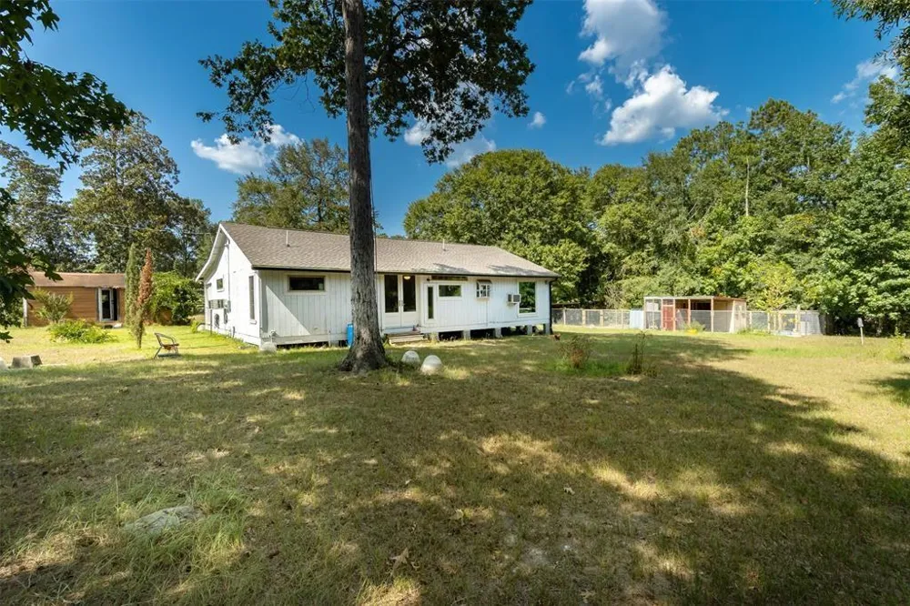 931 Trails End Drive Cleveland, TX 77328