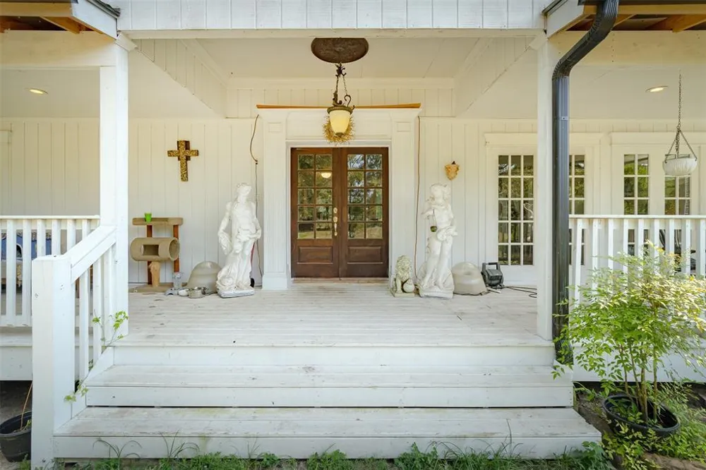 931 Trails End Drive Cleveland, TX 77328