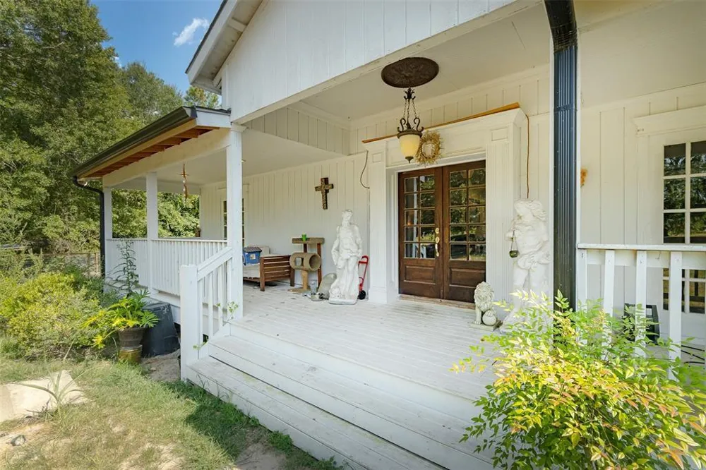931 Trails End Drive Cleveland, TX 77328