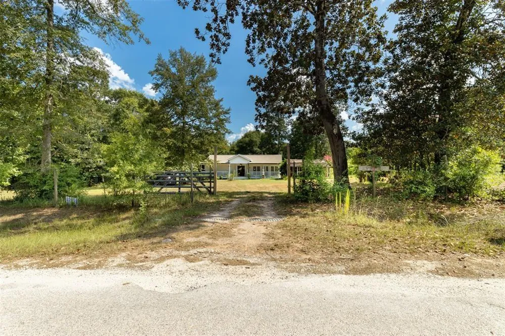 931 Trails End Drive Cleveland, TX 77328