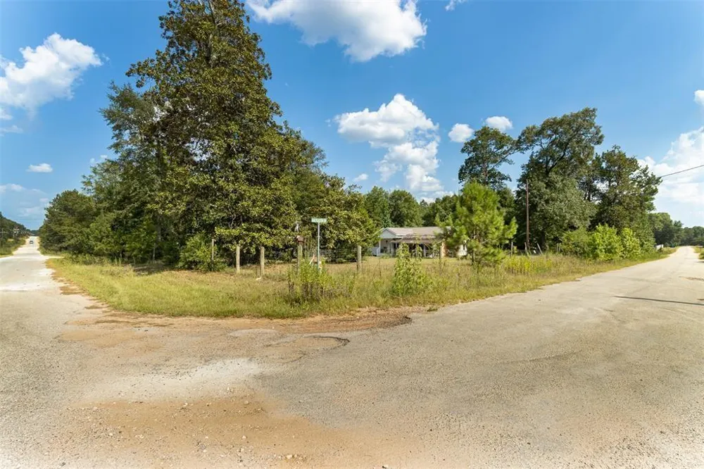 931 Trails End Drive Cleveland, TX 77328