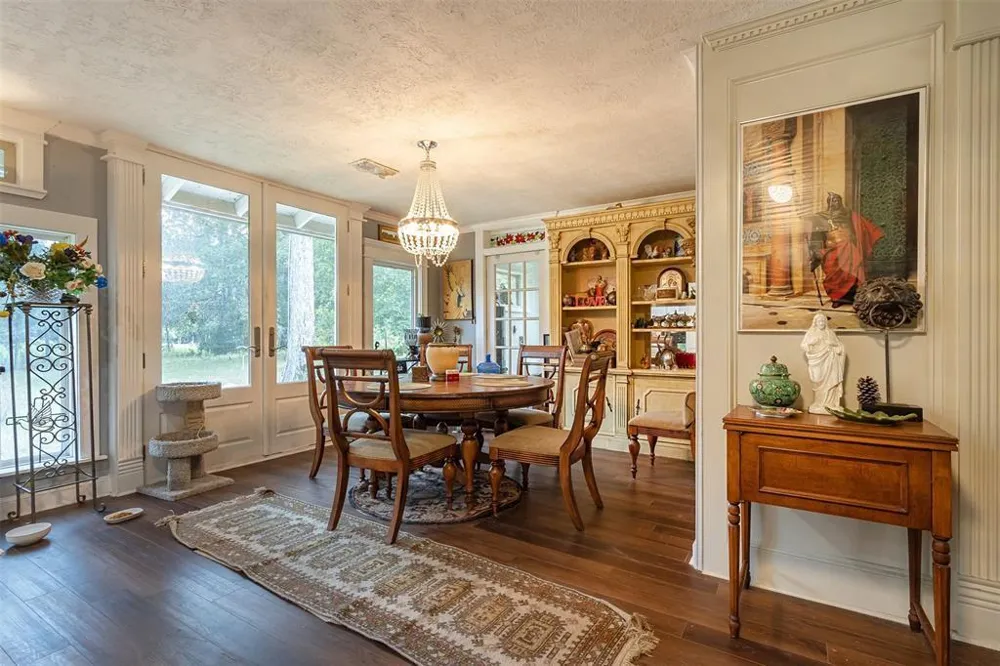 931 Trails End Drive Cleveland, TX 77328