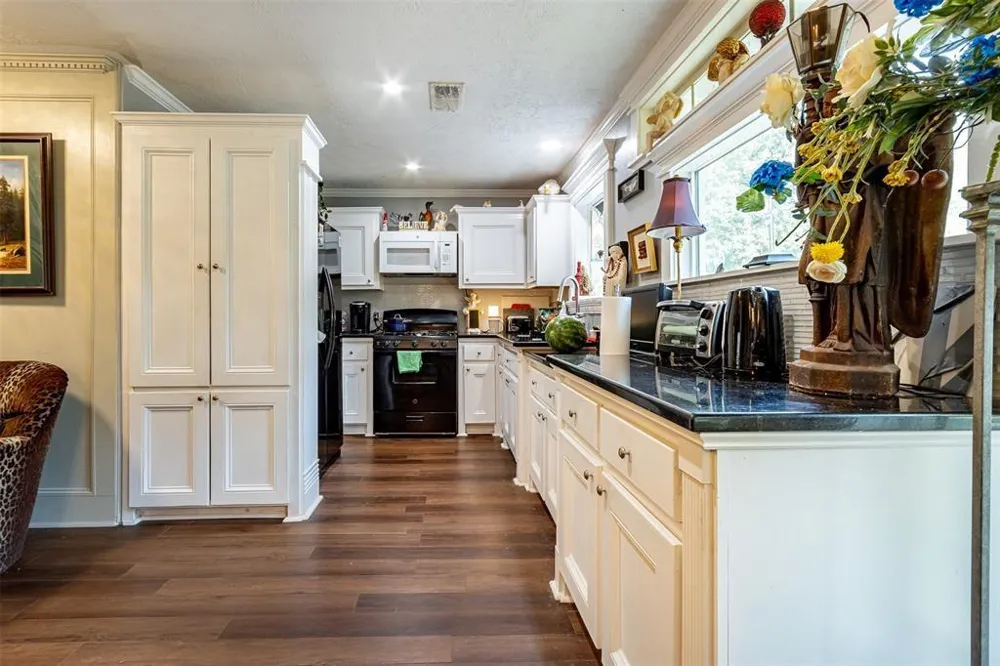 931 Trails End Drive Cleveland, TX 77328