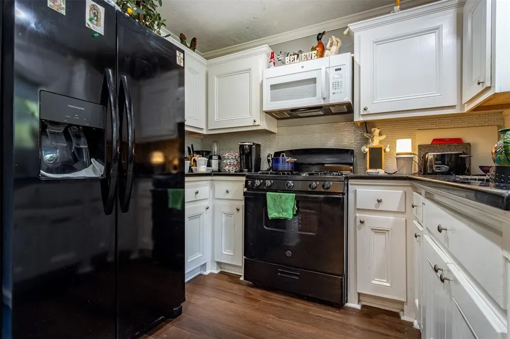 931 Trails End Drive Cleveland, TX 77328