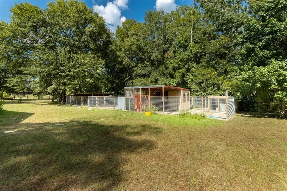 931 Trails End Drive Cleveland, TX 77328
