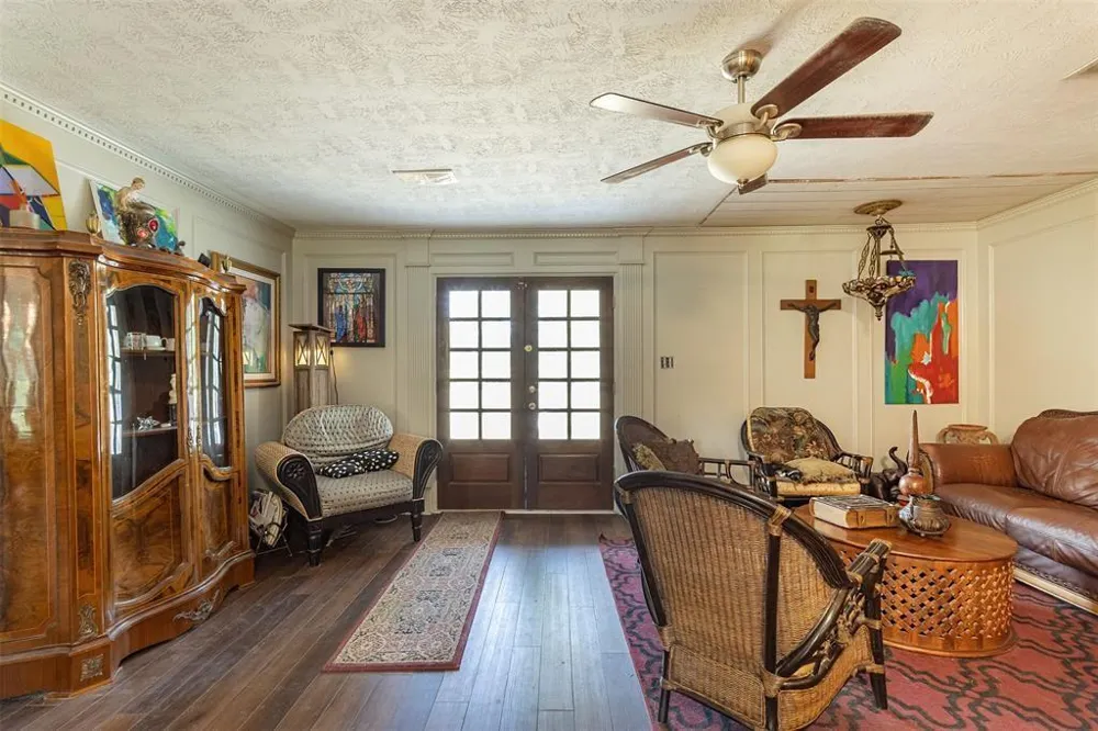 931 Trails End Drive Cleveland, TX 77328