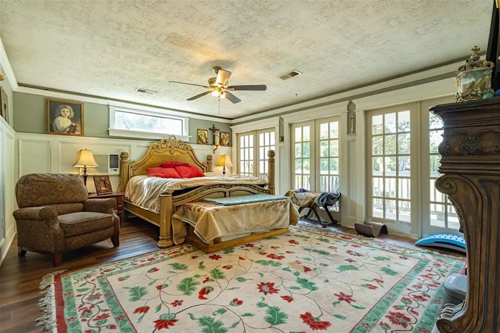 931 Trails End Drive Cleveland, TX 77328