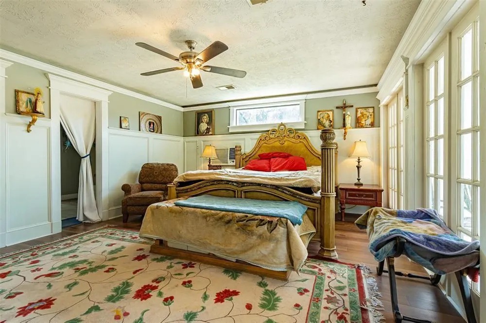 931 Trails End Drive Cleveland, TX 77328