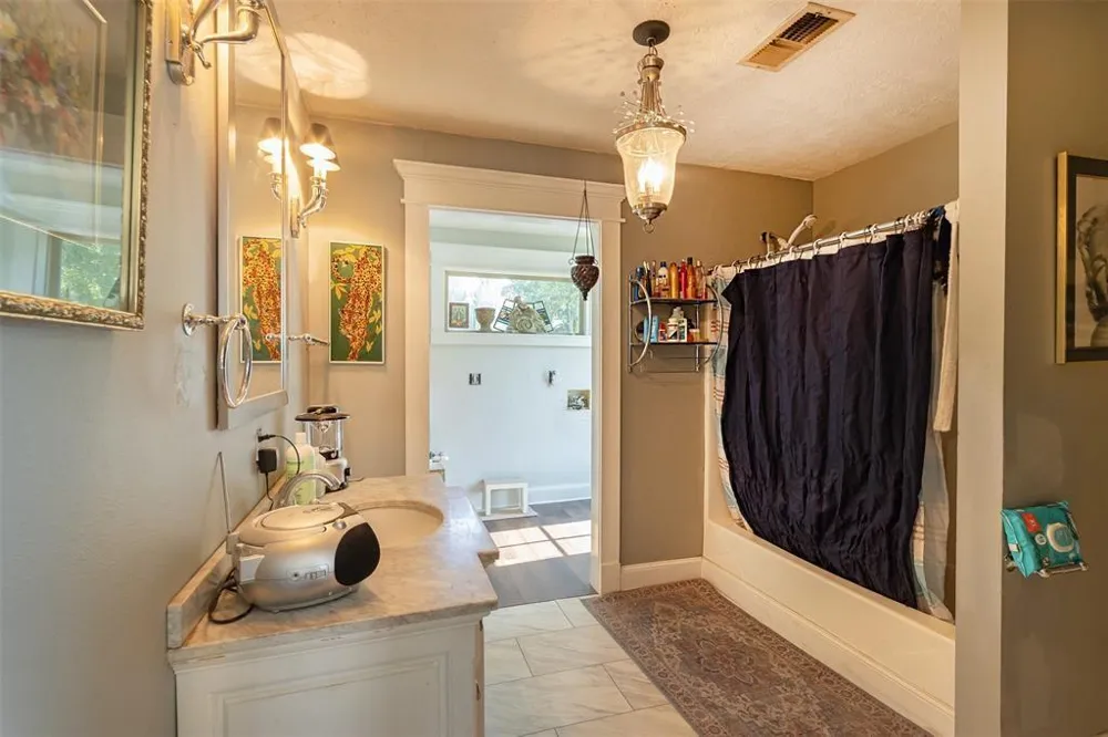 931 Trails End Drive Cleveland, TX 77328
