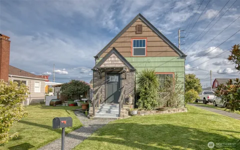 823 W 3rd Street