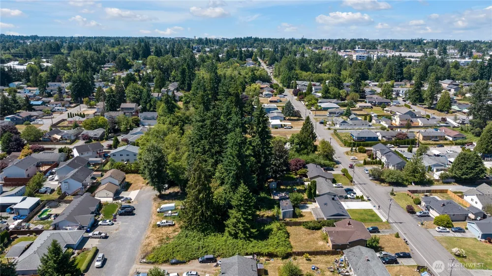 2 xx 106th Street SE Everett, WA 98208