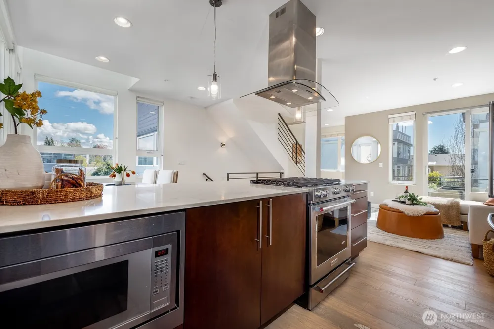 4331 Woodland Park Avenue Seattle, WA 98103