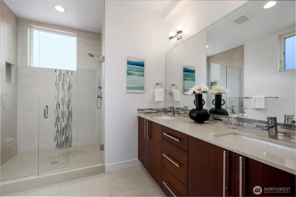 4331 Woodland Park Avenue Seattle, WA 98103
