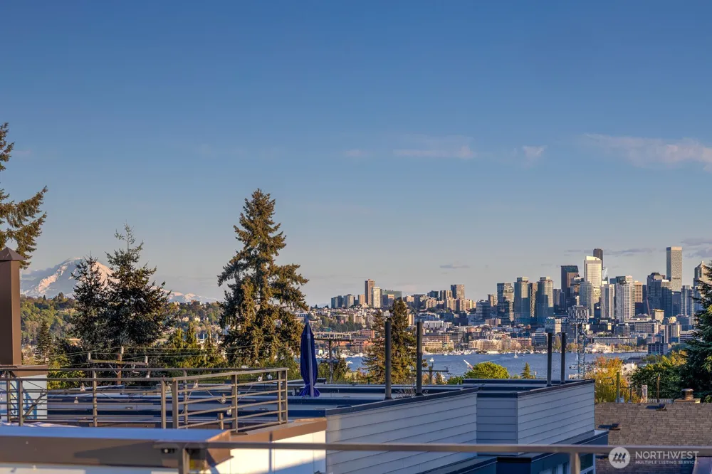 4331 Woodland Park Avenue Seattle, WA 98103