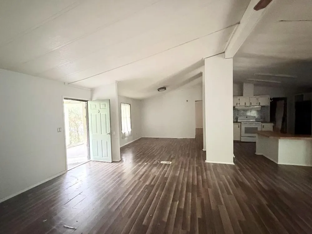 86 E Whippoorwill Trinity, TX 75862