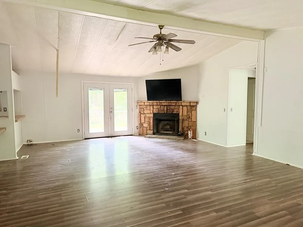 86 E Whippoorwill Trinity, TX 75862