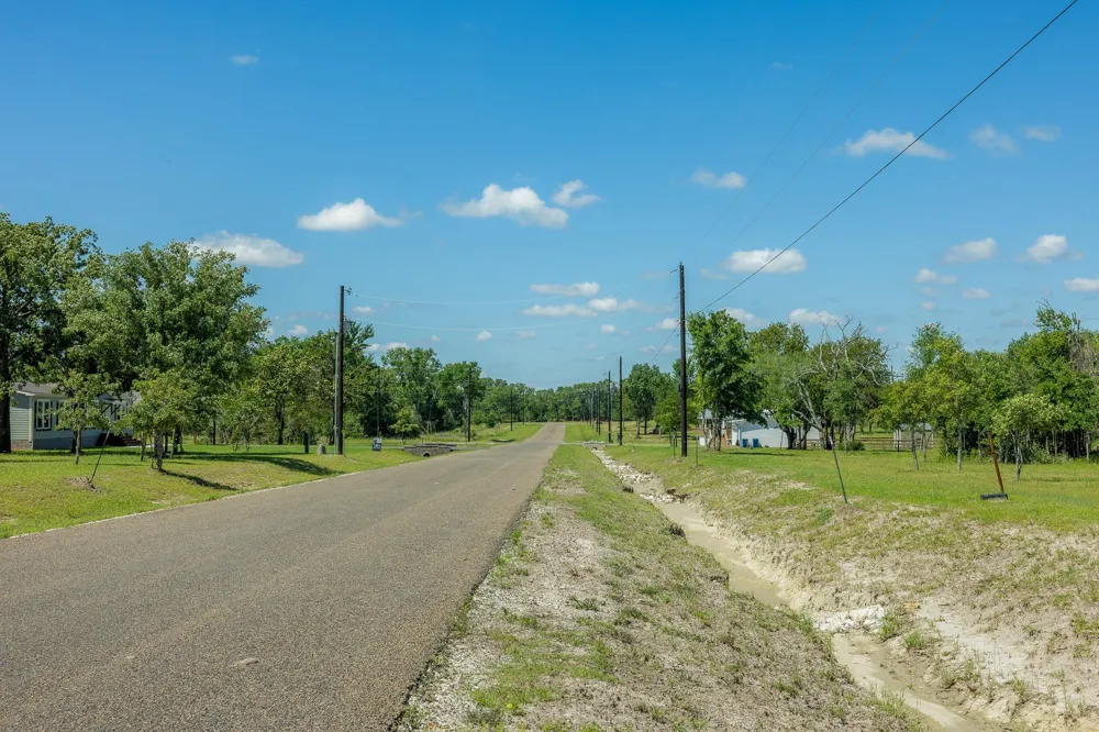6757 Atakapan Trail Bedias, TX 77831