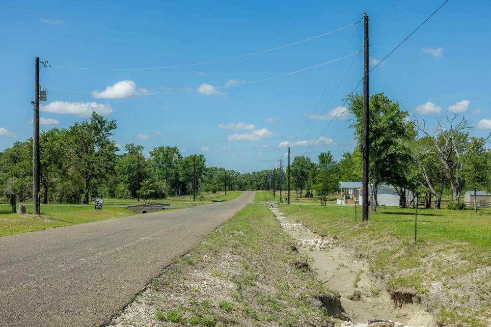6731 Atakapan Trail Bedias, TX 77831