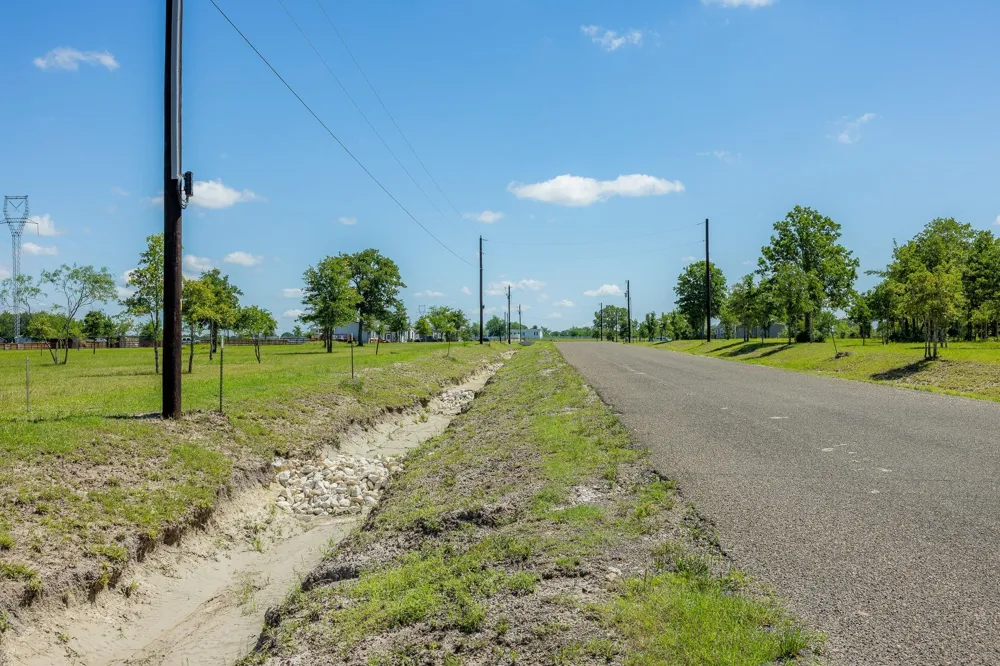 6705 Atakapan Trail Bedias, TX 77831