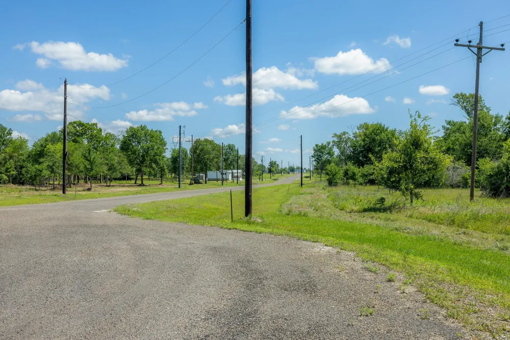 6512 Atakapan Trail Bedias, TX 77831