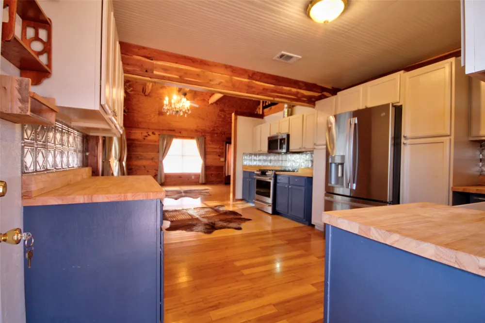 8653 State Hwy 16 Llano, TX 78643