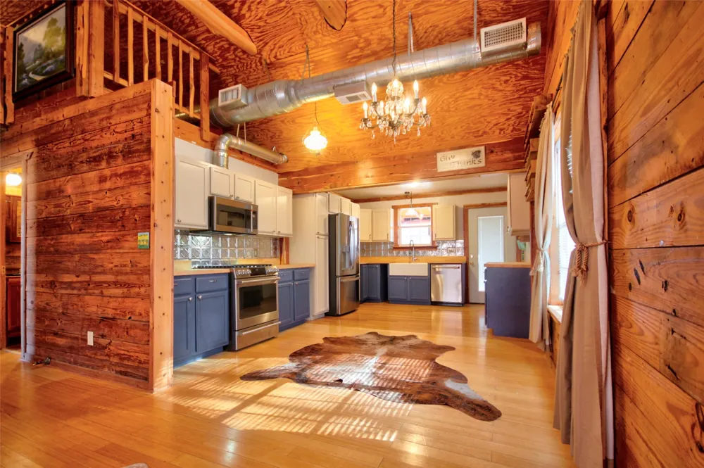 8653 State Hwy 16 Llano, TX 78643
