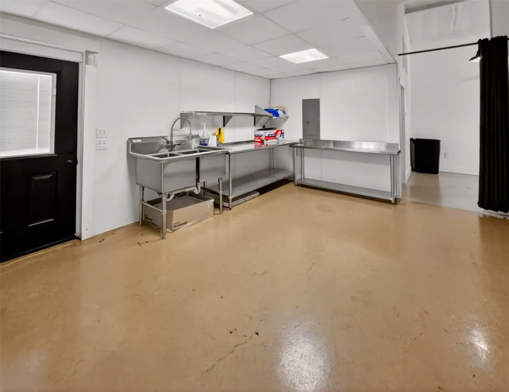 6106 SE FM Ranch Holland, TX 76534