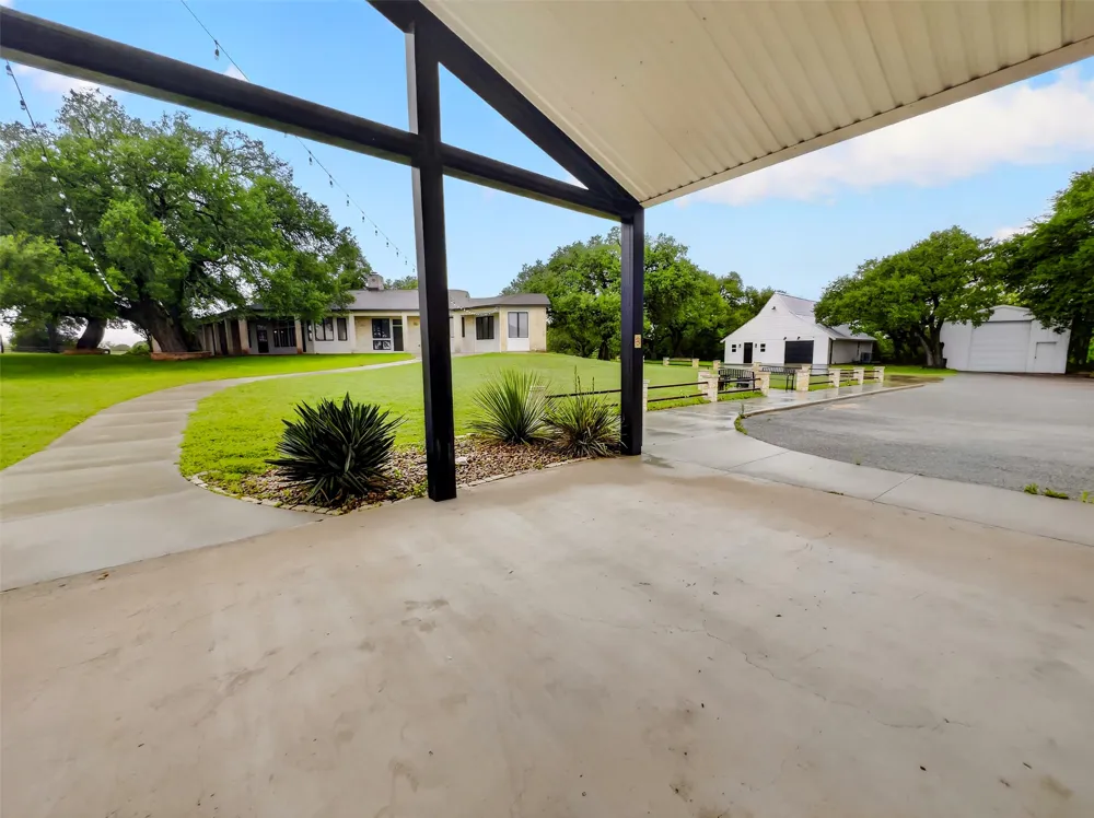 6106 SE FM Ranch Holland, TX 76534
