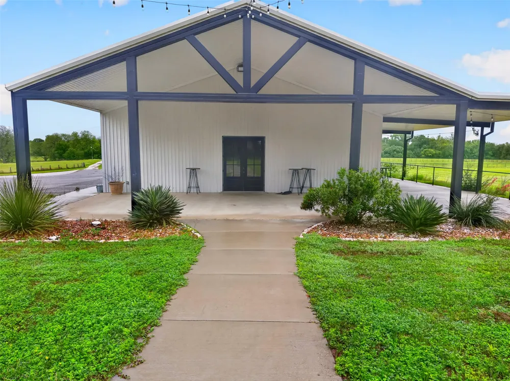 6106 SE FM Ranch Holland, TX 76534