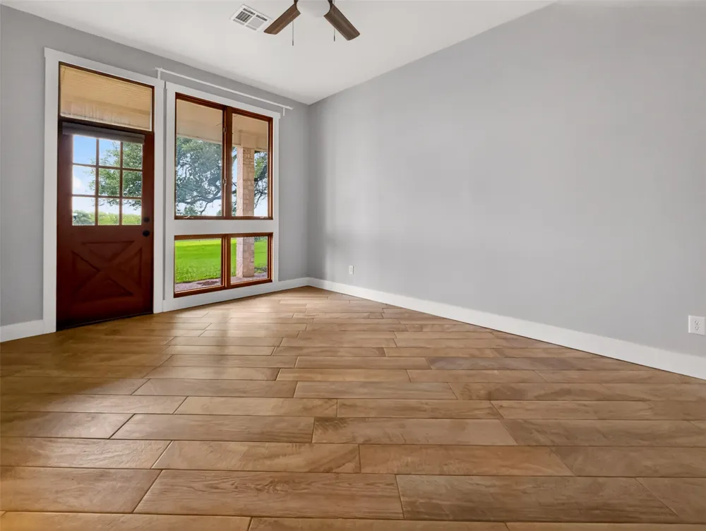 6106 SE FM Ranch Holland, TX 76534