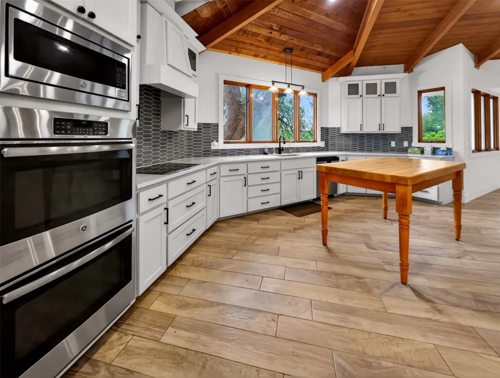 6106 SE FM Ranch Holland, TX 76534