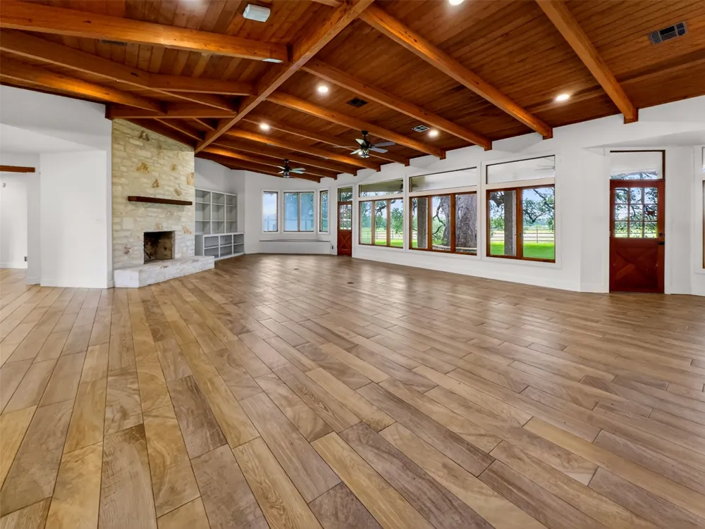 6106 SE FM Ranch Holland, TX 76534
