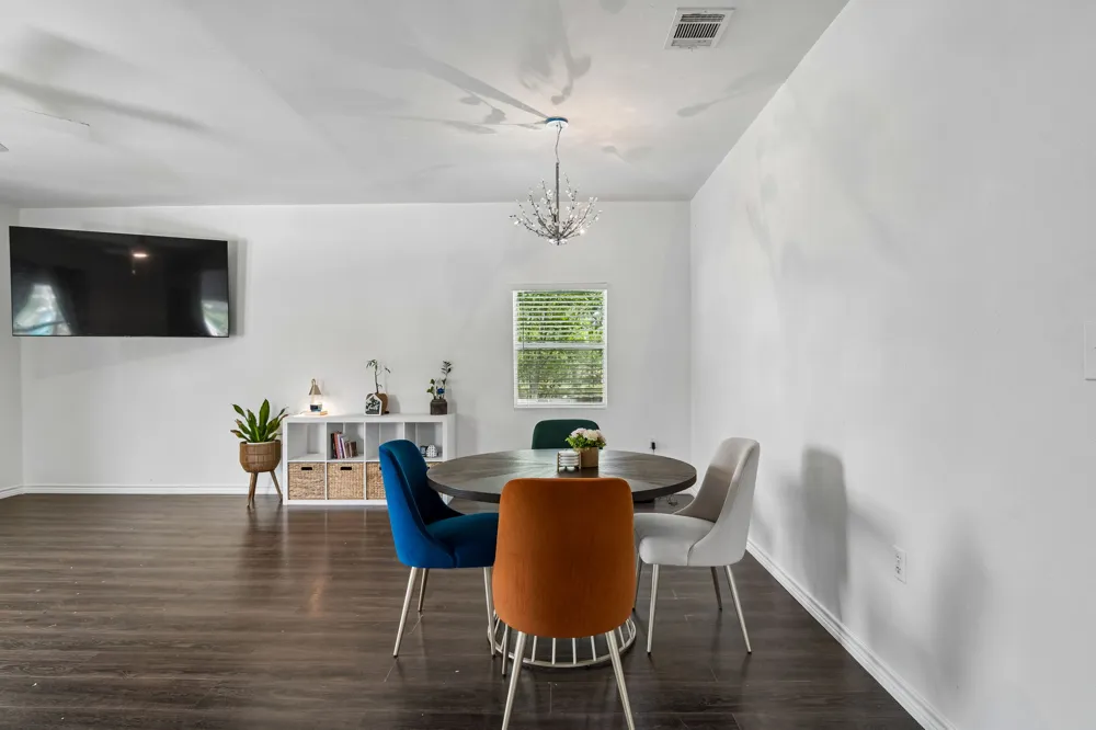 810 Lamar Street Luling, TX 78648