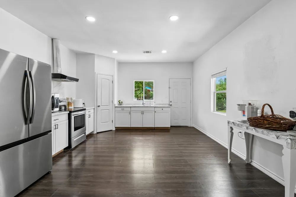 810 Lamar Street Luling, TX 78648