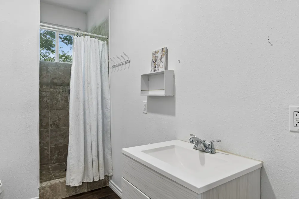 810 Lamar Street Luling, TX 78648