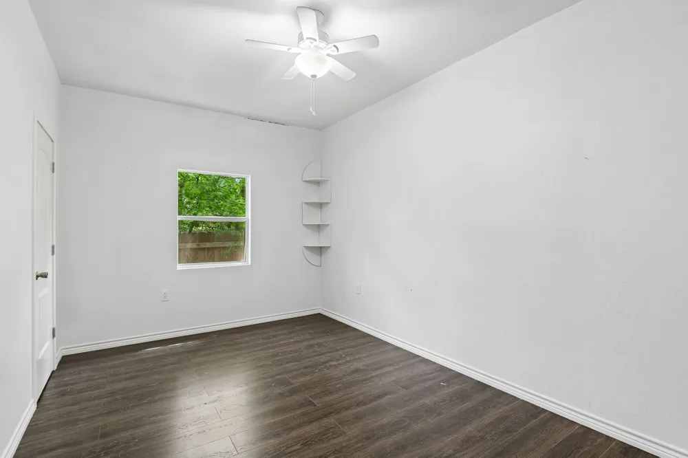 810 Lamar Street Luling, TX 78648