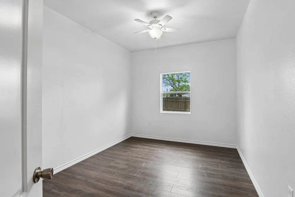 810 Lamar Street Luling, TX 78648