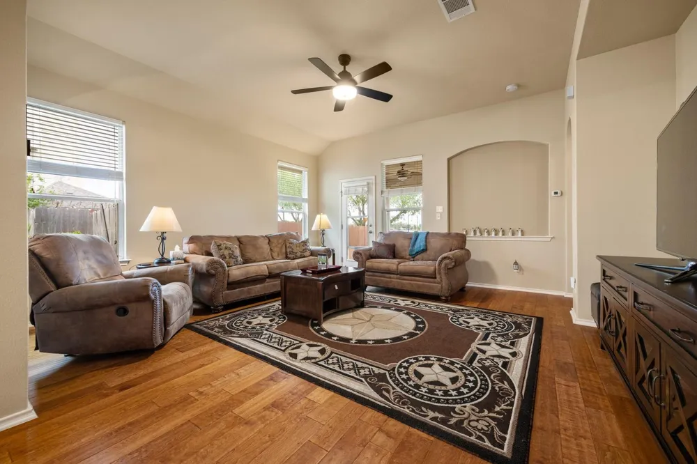 208 Birch Drive Kyle, TX 78640