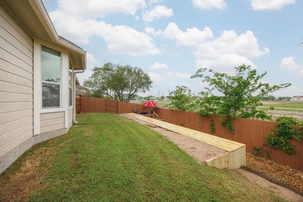 208 Birch Drive Kyle, TX 78640