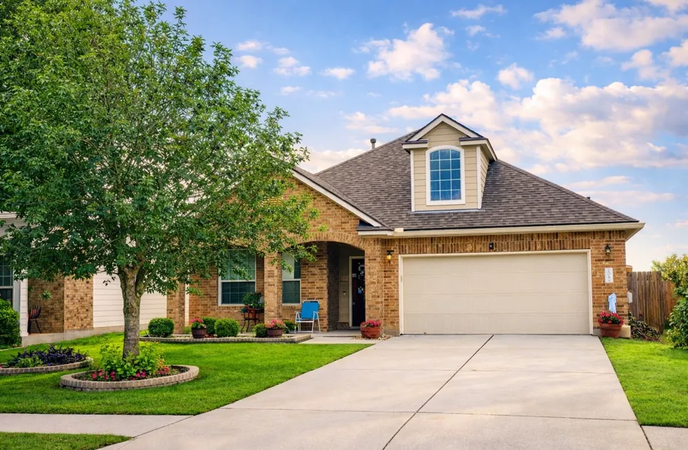 208 Birch Drive Kyle, TX 78640